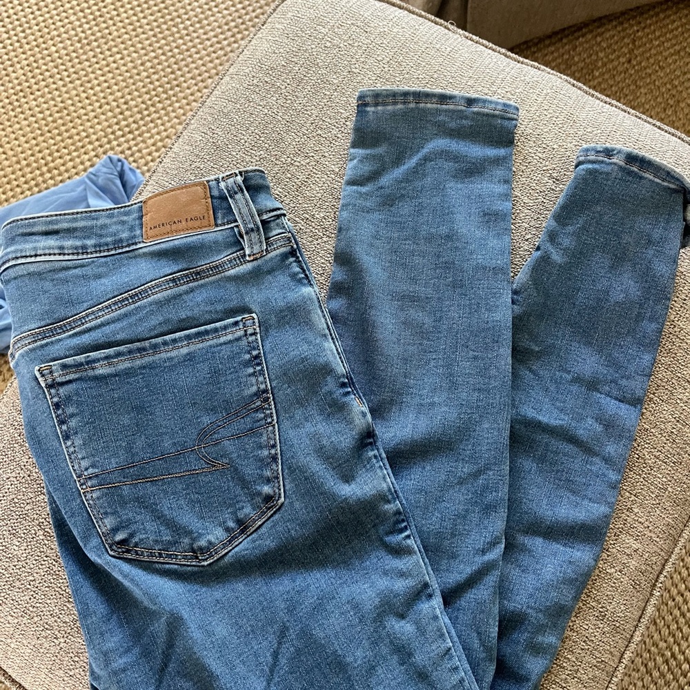 American Eagle Outfitters Light-Mid Blue Denim Jeans
